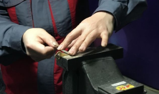 徒手配鑰匙、冰火焊鋼管……這些航天工匠們的超群技藝令人嘆服！