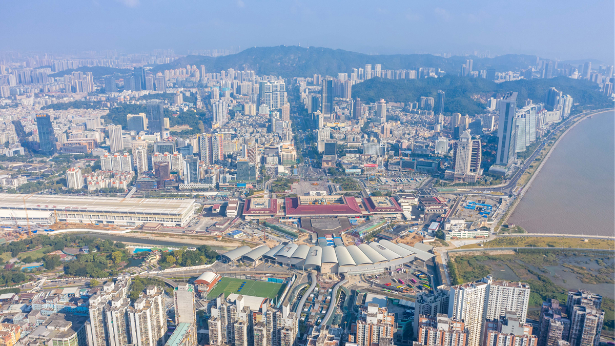 背靠祖國支持，發(fā)揮澳門所長——回歸20年澳門與內(nèi)地共享發(fā)展機遇