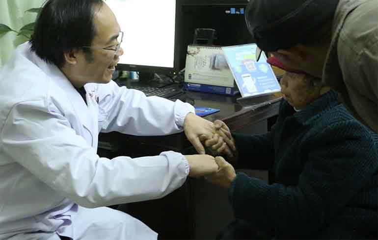 致敬偉大改革｜對話40年，講述身邊的健康故事（第三集）——有了新農(nóng)合，看病不再愁