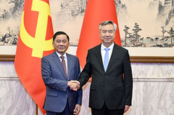 李希同越共中央政治局委員、中央書記處書記、中央檢查委員會(huì)主任陳錦繡舉行會(huì)談