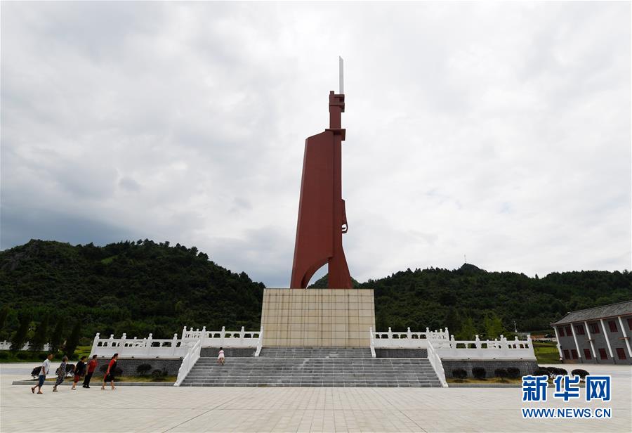 （壯麗70年·奮斗新時(shí)代——記者再走長(zhǎng)征路·圖文互動(dòng)）（2）他們，找到了3000多個(gè)紅軍烈士的名字