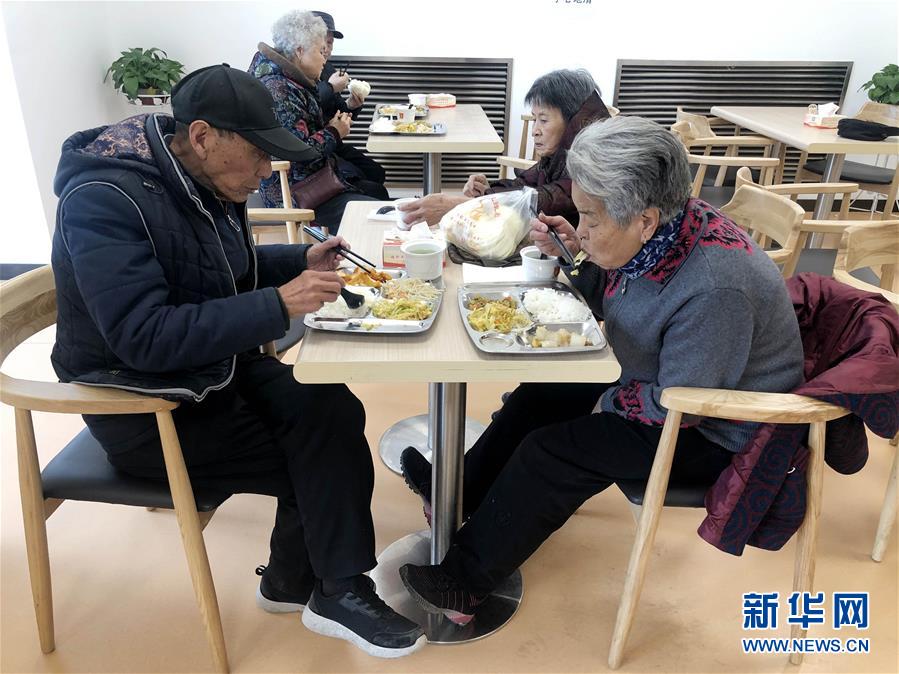 （四中全會精神在基層·圖文互動）撬動社會力量，青海西寧打造養(yǎng)老高地惠民生