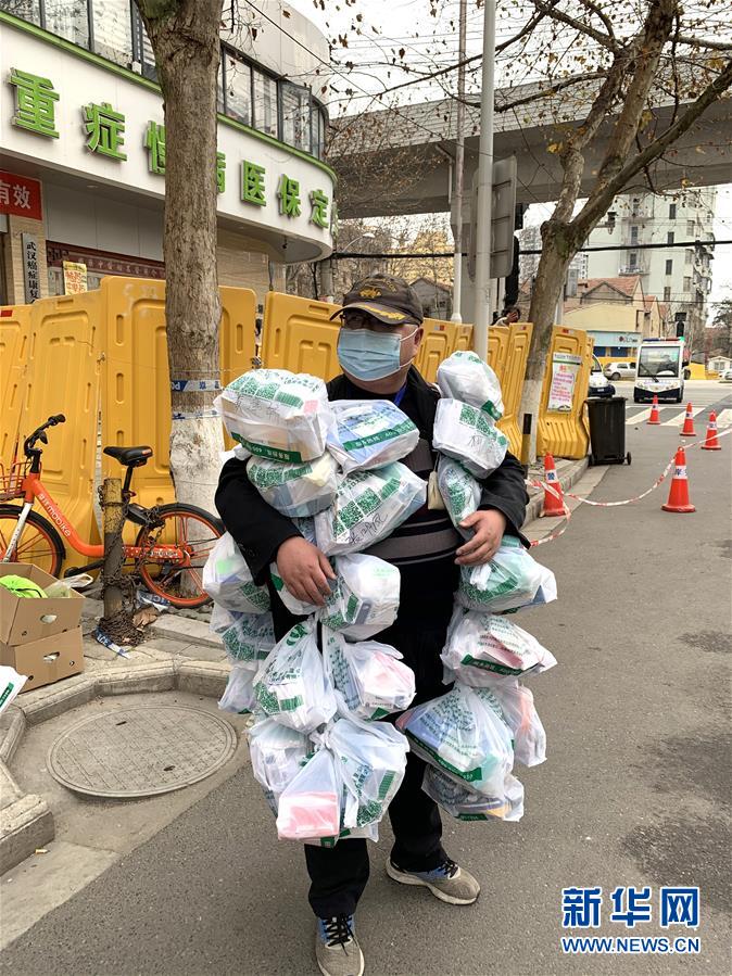 （新華全媒頭條·圖文互動）（8）一鼓作氣，不勝不休！——寫在疫情防控阻擊戰(zhàn)的關鍵時刻