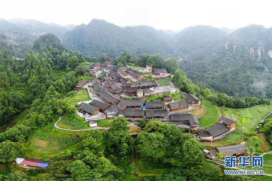 （新華全媒頭條·走向我們的小康生活·圖文互動(dòng)）（7）那山，那人，那苗寨——十八洞村三代人的奮斗史