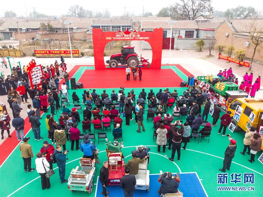 （五中全會精神在基層·圖文互動）（1）天津、福建、廣東、云南等地創(chuàng)新形式讓黨的十九屆五中全會精神“飛入尋常百姓家”