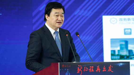 新華網(wǎng)股份有限公司董事長、總裁田舒斌做推介展示