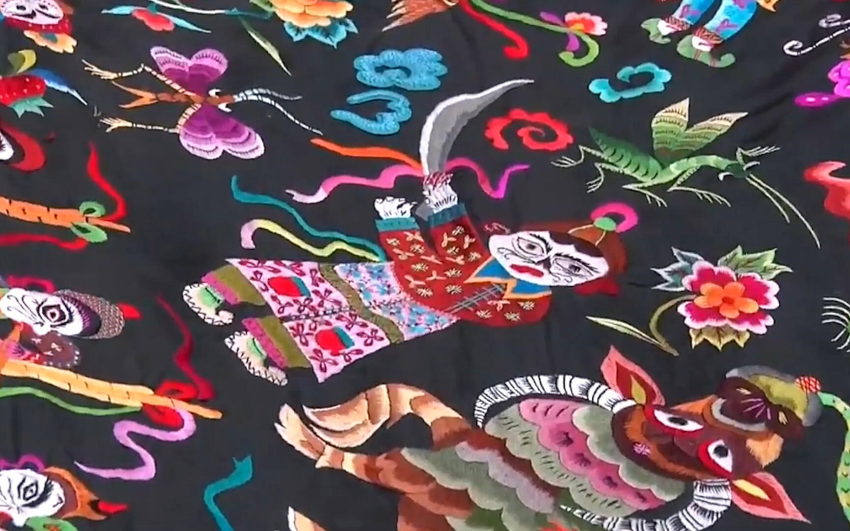 苗繡繡品慢慢得到市場認(rèn)可，回鄉(xiāng)的繡娘逐漸多了起來