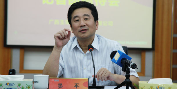 玉柴集團公司董事局主席晏平——大家可能不一定認識我，但是大家一定坐過裝配玉柴發(fā)動機的客車、公交車，因為玉柴發(fā)動機裝配在全國超過60%的客車、公交車上。玉柴發(fā)動機能夠陪伴大家上班、回家、逛街，我很自豪。我們將繼續(xù)制造更多更好的綠色產(chǎn)品，造福社會和百姓。