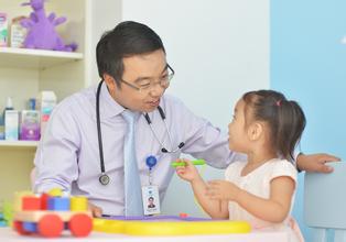 加強(qiáng)兒科醫(yī)生、助產(chǎn)士等緊缺人才培養(yǎng)