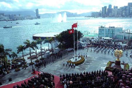 今年7月1日香港將迎來回歸祖國(guó)20周年，這是一件大事、盛事