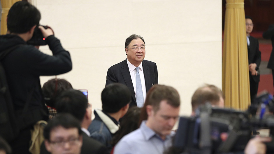 馬曉偉步入“部長通道”，準備接受采訪