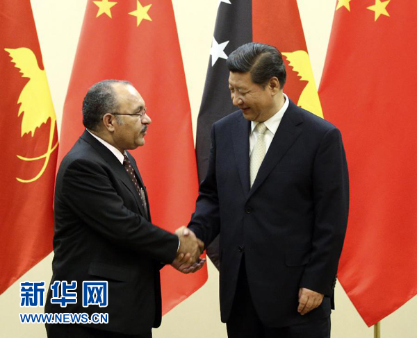 11月22日，國家主席習近平在斐濟楠迪會見巴布亞新幾內(nèi)亞總理奧尼爾。 新華社記者姚大偉攝 