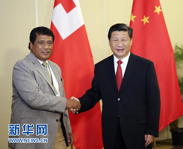 11月22日，國家主席習近平在斐濟楠迪會見湯加首相圖伊瓦卡諾。新華社記者丁林攝 
