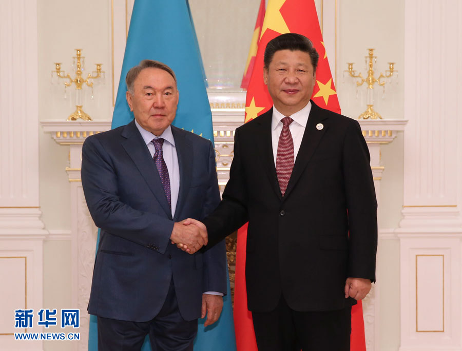  6月24日，國家主席習(xí)近平在塔什干會見哈薩克斯坦總統(tǒng)納扎爾巴耶夫。 新華社記者 蘭紅光 攝 