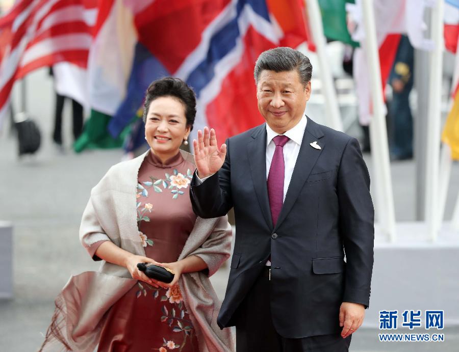 7月7日，二十國集團領(lǐng)導(dǎo)人第十二次峰會在德國漢堡舉行。國家主席習(xí)近平出席并發(fā)表題為《堅持開放包容　推動聯(lián)動增長》的重要講話。這是習(xí)近平和夫人彭麗媛出席漢堡峰會舉行的音樂會。新華社記者 劉衛(wèi)兵 攝 