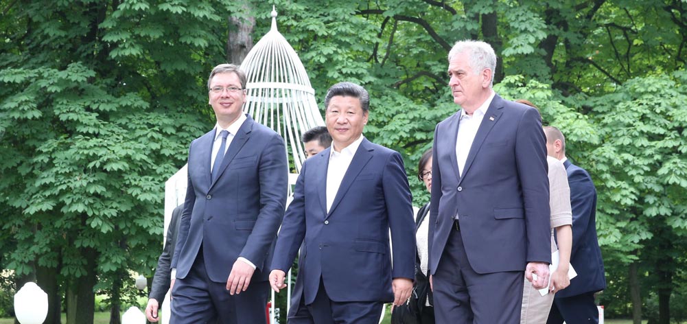 習(xí)近平出席塞爾維亞總統(tǒng)尼科利奇、總理武契奇共同舉行的午宴
