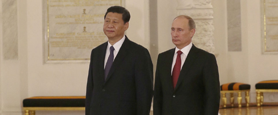 2013年3月，習(xí)近平出席普京舉行的歡迎儀式